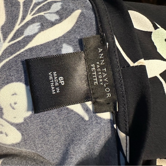 Ann Taylor Factory Wrap Dress Petite size 6 - Picture 5 of 5